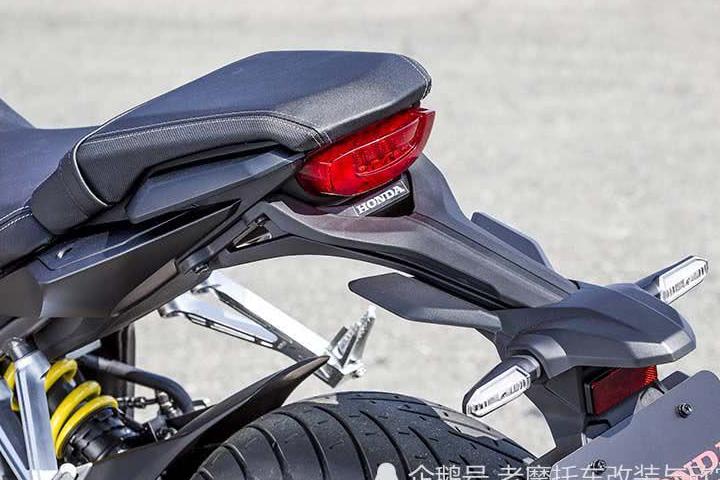 中杯咖啡才更对味嘛 看看全新本田honda中级cb650r吧 吉祥日历